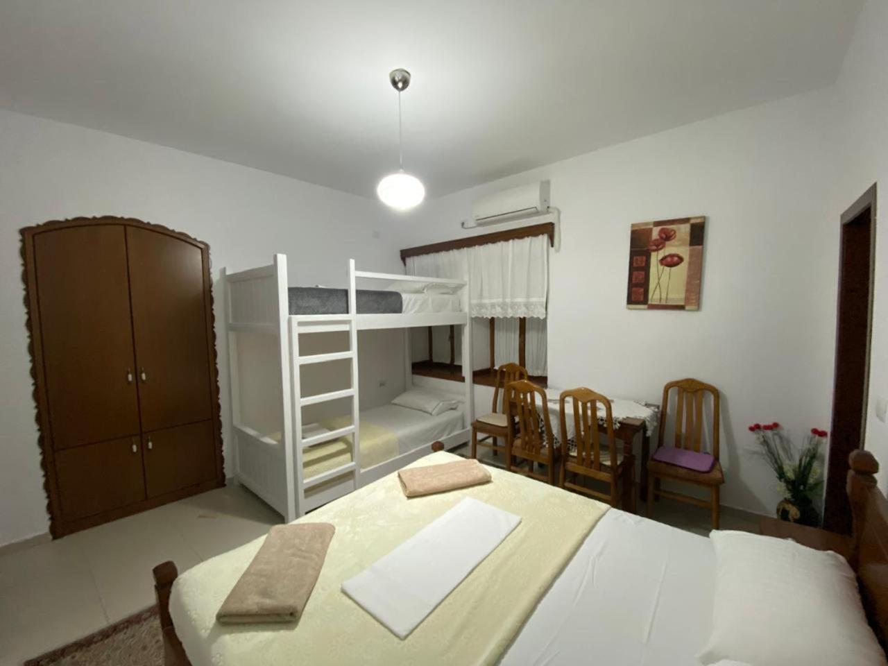 Cico Hostel &Private Room Gjirokaster Luaran gambar