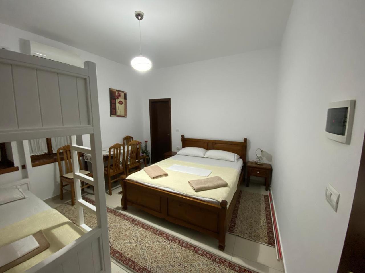 Cico Hostel &Private Room Gjirokaster Luaran gambar